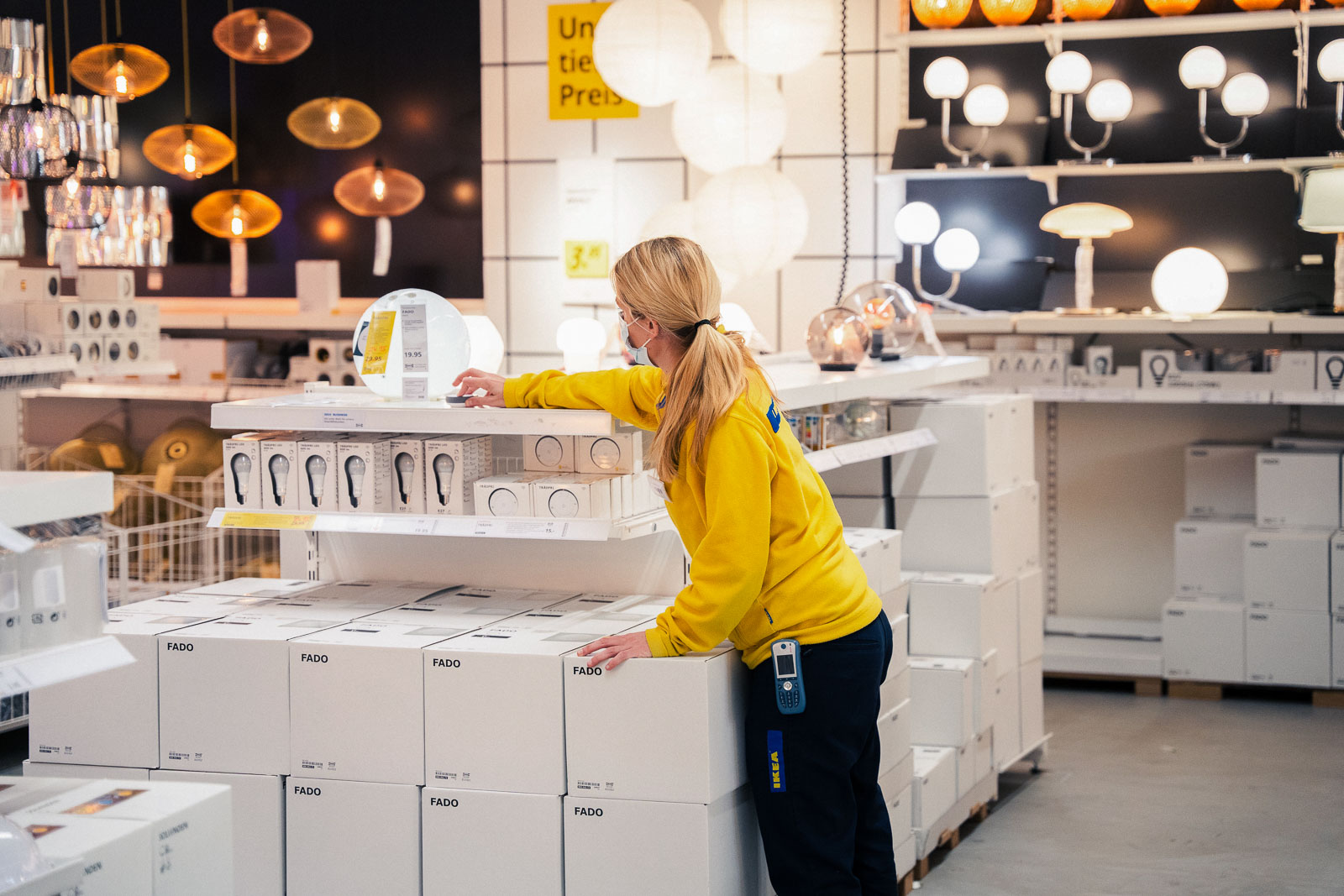 Die Lampenabteilung der IKEA in der Schweiz.
