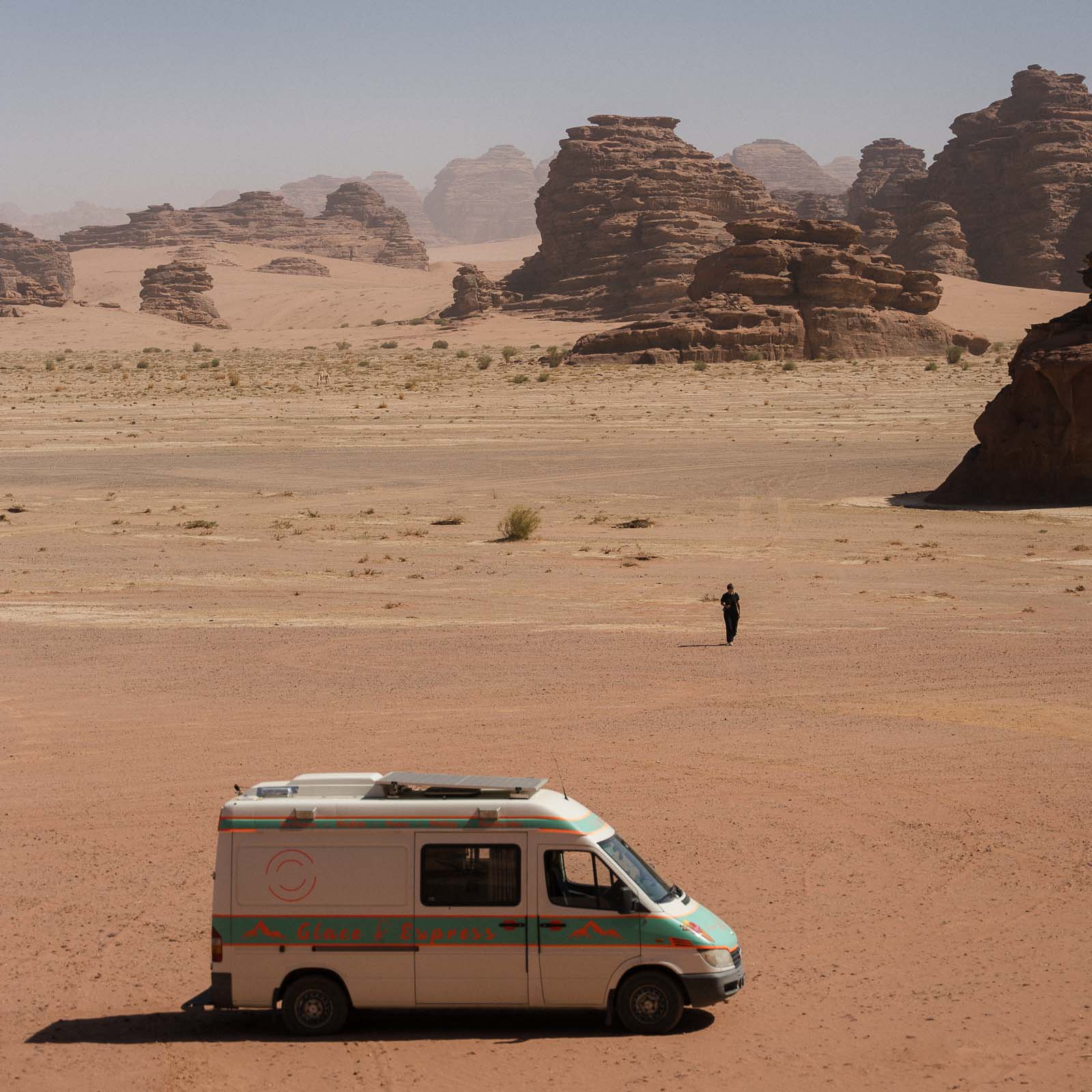 Mit dem Camper in der Wüste von Saudi-Arabien